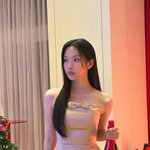 ' 문가영, 드레스 하나로 완성한 여신 자태…<b>우아</b>한 어깨라인 눈길