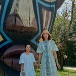  커플 패션에 표정까지 복붙...<b>우월</b>한 비율까지 '붕어빵 모녀'