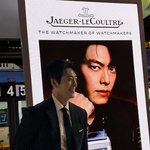김우빈, 신민아와 결혼 5일 앞둔 근황.."길에서 만난 닮은 사람"
