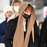 코르티스 제임스 ‘목도리를 머리에 두르고’[포토엔<b>HD</b>]