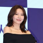 포즈 취하는 최수영