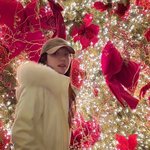 41세 박한별 트리 앞에서 활짝…나이 비껴간 <b>미모</b>