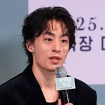 구교환 "로맨스 연기 어색? NO, 굉장히 '멜로 <b>장인</b>'" 너스레