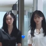 <b>윈터</b>도 작은편인데 카리나는