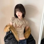 요즘 크러쉬 조이 왜 이렇게 달라졌나 <b>공항</b> 퍼 코트에 쏠린 시선