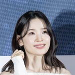 [댓글부탁해] [현장포토] "매화향 가득해"…<b>전미도</b>, 해사한...