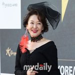윤석화 별세 사실 아니었다…<b>협회</b> 긴급정정 "위중하지만 호흡 유지"...