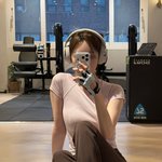 강민경, 운동 얼마나 했으면..앉아서도 완벽한 <b>S라인</b> 몸매