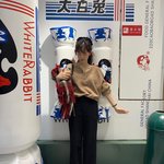 “생각이 <b>잠시</b> 멈춘 듯한 저녁”…최윤지, 겨울밤 감성→레트로 공간...