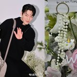 김우빈, 오늘 신민아와 결혼…웨딩 선물 받았나, 꽃 <b>장식</b> 업로드...