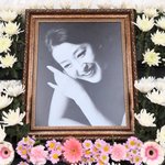 ‘무대 위 영원한 별’ 故 윤석화, 대학로 정미소서 마지막 <b>배웅</b>