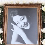 [현장포토] "환하게 웃습니다"…故 윤석화, <b>영정</b>사진 공개