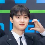 [T포토] 김우빈 결혼식 못간 엑소 도경수 '볼하트도 잘하죠?'