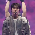 <b>김우빈</b>신민아 결혼식 찍고 온 도경수, 엑소 무대 합류…홍길동급 활약...