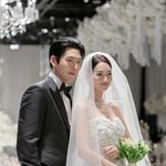 <b>신민아김우빈</b>, 결혼식 사진 공개…영화 속 장면 같은 투샷