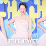 <b>블루</b>카펫 밝힌 이민정 '소멸 직전의 얼굴' [TF사진관]