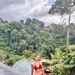 윤정수, 12살 연하 원진서 <b>레드</b> 비키니 자태 찰칵 “꿈같은 시간”