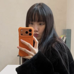 썼는데…“200만원짜리 폰 맞아?” <b>물티슈</b>로 문질렀다 다 벗겨졌다...