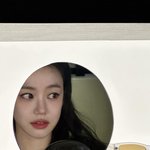 이유비, 갈수록 장원영과 자매 같네..강렬 메이크업에도 ‘<b>상큼</b>’