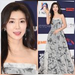 박한별, 한지에 <b>장미</b>를 입히다…절제된 드레스가 말한 ‘현재’