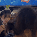 롯데월드에 뜬 <b>QWER</b> 쵸단 ㄷㄷㄷㄷㄷ.gif