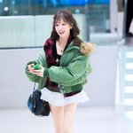 [HD포토] 레드벨벳 <b>웬디</b>, ‘크리스마스 깔맞춤 코디로 출근하는...