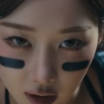 애스파 <b>리치맨</b> 뮤비 와장창 깨는 장면