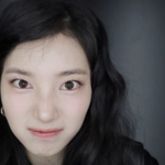 수지, 초<b>근접</b>도 뚫은 ‘거울 피부’…“완벽 그 자체”