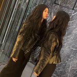 수지 거울 보고 찰칵…완벽 <b>미모</b>에 감탄