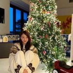 손연재 대형 트리 공개...<b>여전</b>한 청순 비주얼