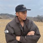 [댓글부탁해] '티파니 영' 변요한, 패딩 입고 걷는 근황에 '<b>남친미</b>...