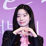 유교걸 <b>트와이스</b> 다현, 18살 첫 노출에 멘붕 “내 등을? 이래도...