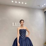 '슈퍼카 <b>오너</b>' 유인영, 41세 안 믿기는 드레스 자태…아우라에...