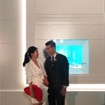 눈에서 꿀 뚝뚝…"25년 전 <b>첫눈</b>에 반한 그녀" [해시태그]