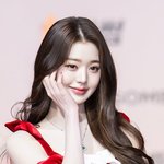 근데 진짜 <b>장원영</b> 그림같이 생겼네