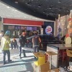 햄버거 매장안으로 차량 <b>돌진</b> 여성 2명등 3명 부상