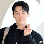 신민아와 결혼식날 3억 기부하더니…어린이 <b>환우</b>들 위한 산타 등극