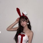 츄, 귀여운 산타 <b>토끼</b> 등장..다영·이채연과 함박 웃음