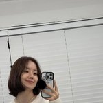 ‘40세’ 문채원, 거울 셀카 속 돋보이는 <b>단아</b>함...“단발병 유발자”