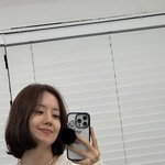 <b>문채원</b>, 거울 셀카도 화보 만드는 단발 여신