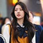 [엔터톡] 로라 <b>소파</b> 교복 입은 거 너무 예뻐...