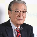 [드루와] “<b>연극</b>계 맡아 달라”…故이순재, 박근형에 건넨 ‘마지막...