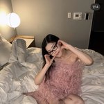 사진에 엇갈린 반응.."예쁘다" <b>VS</b> "야하다"[스타이슈]