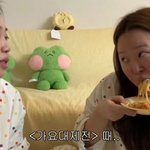 <b>연말</b> 무대 때 꽤 충격 받았다는 은비와의 투샷