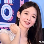 [드루와] 솔로 브이로그에 남자 <b>목소리</b>?…강민경, 주사이모 이어...