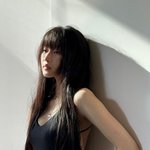 ‘치명적 검은 고양이’...문가영, 앞태는 <b>시크</b>·뒤태는 파격