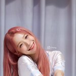 <b>눈웃음</b>으로 유명한 청순 느좋 여자 아이돌