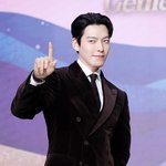 김우빈, 드라마·예능→신민아와 결혼까지..2025년 꽉 채웠다
