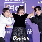 [현장포토] "레드카펫 핫이슈지"...이수지, 두 남자 끄는 <b>백두</b>장군