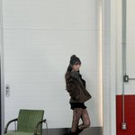 장원영, 퍼코트에 <b>망사</b> 스타킹...귀엽고 섹시하고 다 했네